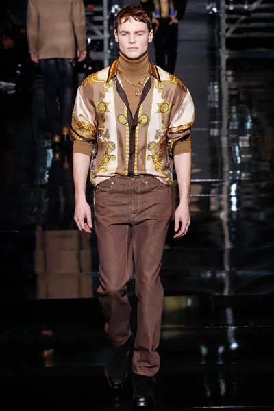 Look 19